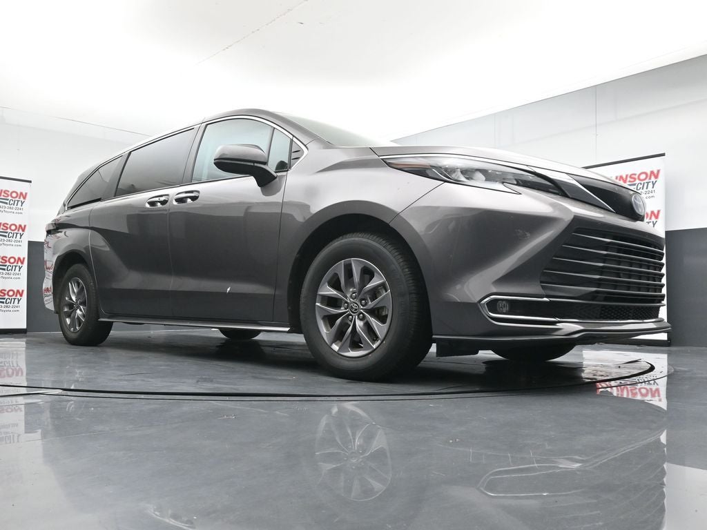 2024 Toyota Sienna XLE 8 Passenger