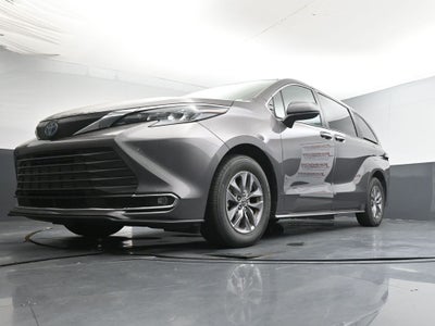 2024 Toyota Sienna XLE 8 Passenger