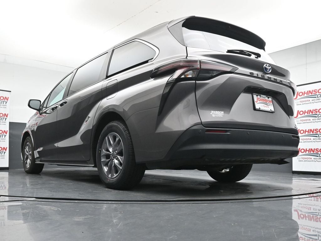 2024 Toyota Sienna XLE 8 Passenger