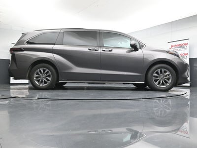 2024 Toyota Sienna XLE 8 Passenger