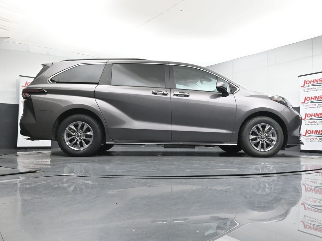 2024 Toyota Sienna XLE 8 Passenger