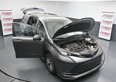 2024 Toyota Sienna XLE 8 Passenger