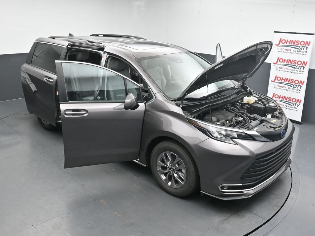 2024 Toyota Sienna XLE 8 Passenger