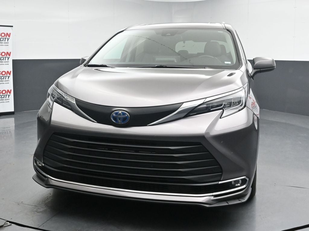 2024 Toyota Sienna XLE 8 Passenger