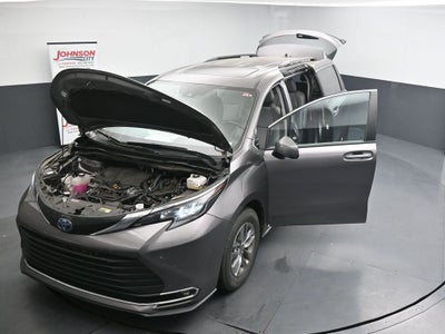 2024 Toyota Sienna XLE 8 Passenger
