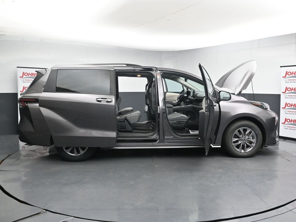 2024 Toyota Sienna XLE 8 Passenger