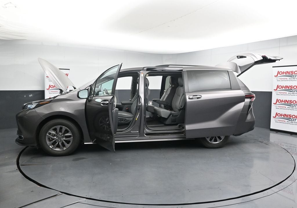 2024 Toyota Sienna XLE 8 Passenger