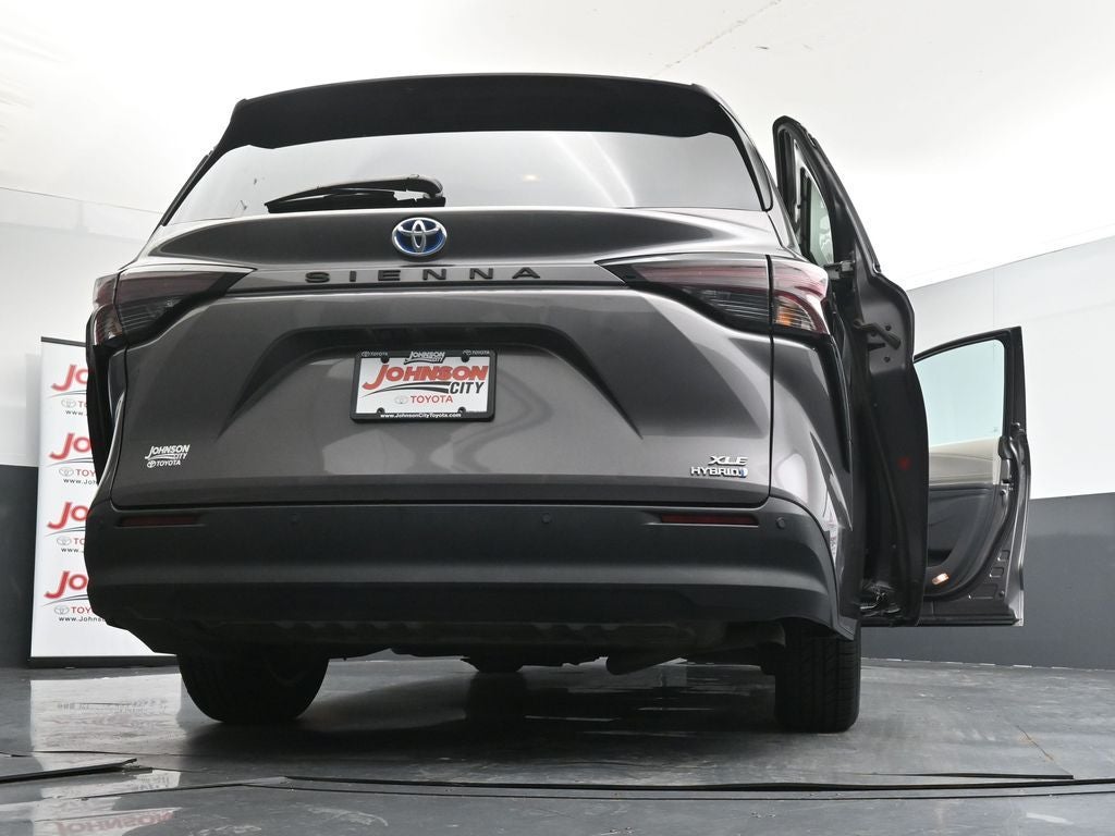 2024 Toyota Sienna XLE 8 Passenger