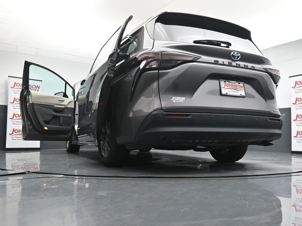2024 Toyota Sienna XLE 8 Passenger