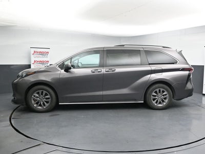 2024 Toyota Sienna XLE 8 Passenger