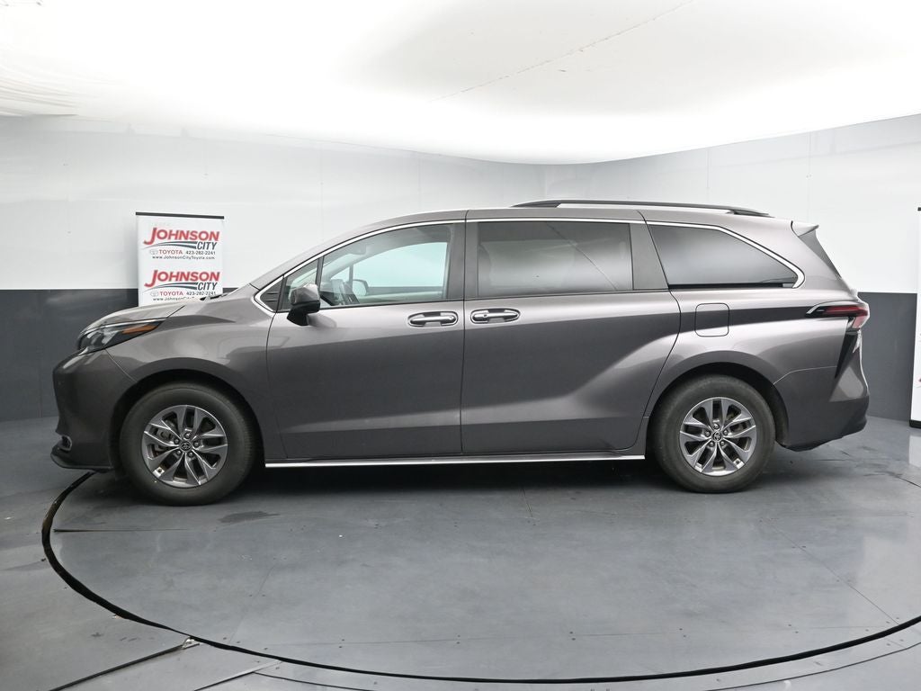 2024 Toyota Sienna XLE 8 Passenger
