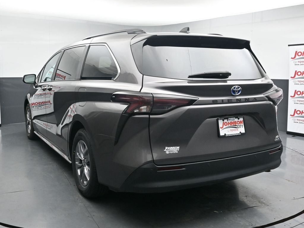 2024 Toyota Sienna XLE 8 Passenger