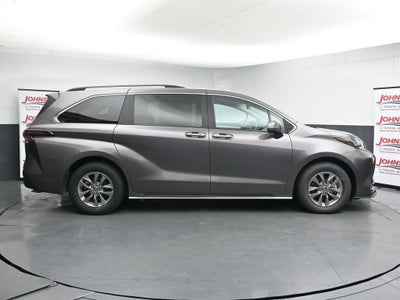 2024 Toyota Sienna XLE 8 Passenger