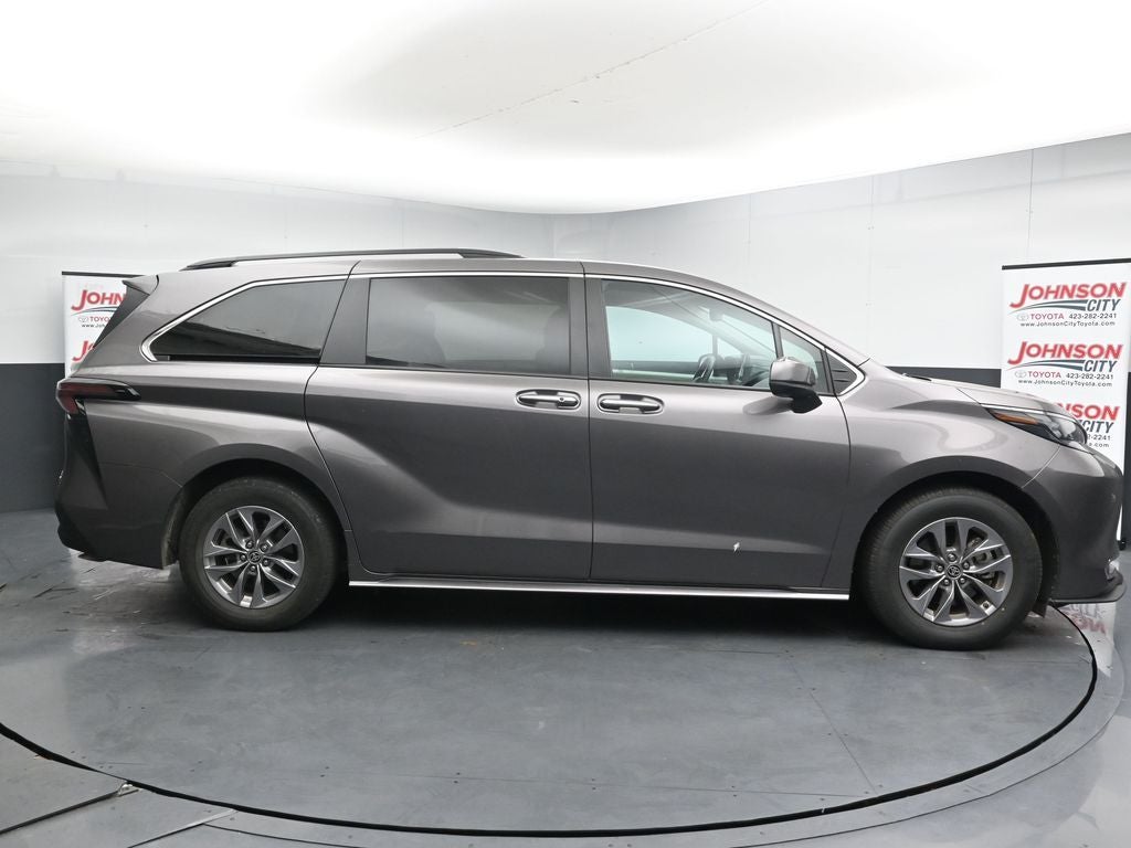 2024 Toyota Sienna XLE 8 Passenger
