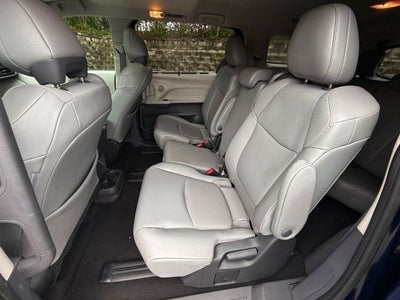 2022 Toyota Sienna XLE 8 Passenger