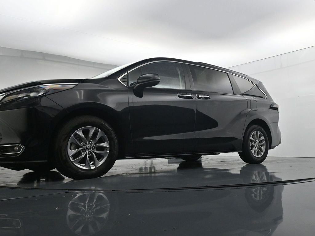 2024 Toyota Sienna XLE 8 Passenger