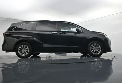 2024 Toyota Sienna XLE 8 Passenger