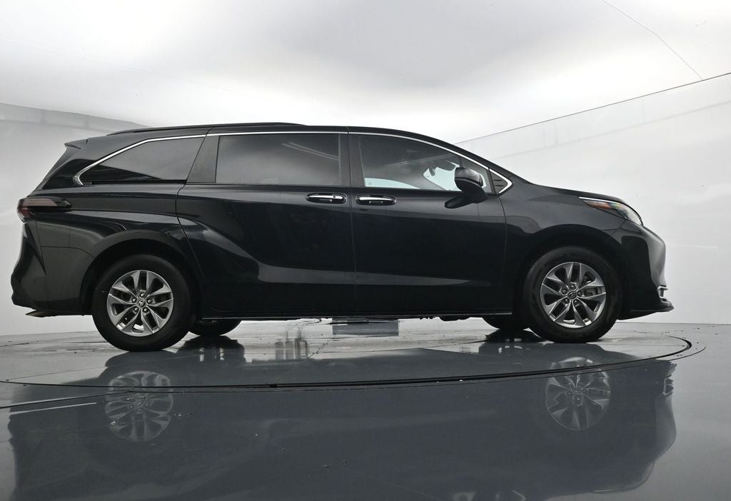 2024 Toyota Sienna XLE 8 Passenger