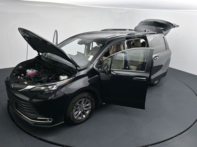 2024 Toyota Sienna XLE 8 Passenger