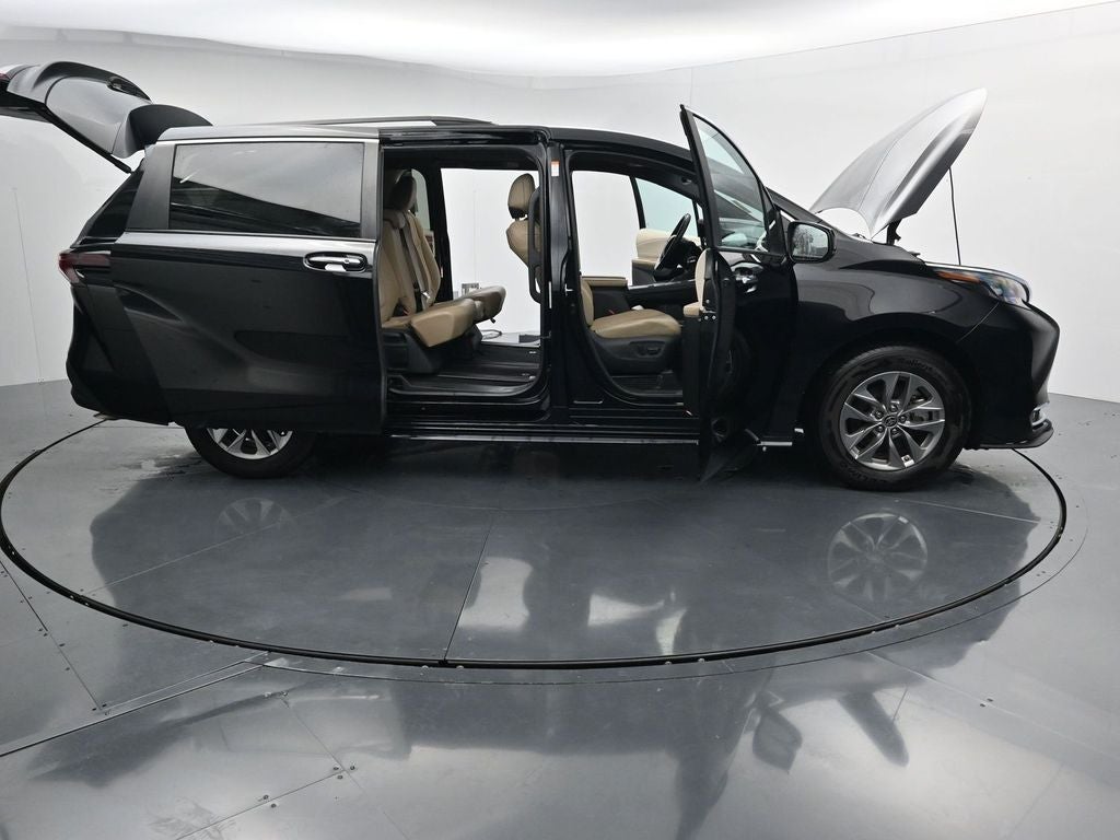 2024 Toyota Sienna XLE 8 Passenger