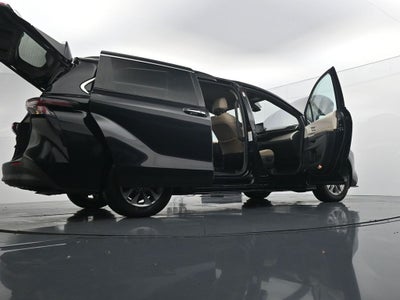 2024 Toyota Sienna XLE 8 Passenger