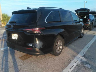 2024 Toyota Sienna XLE 8 Passenger