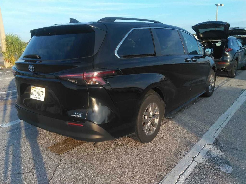 2024 Toyota Sienna XLE 8 Passenger