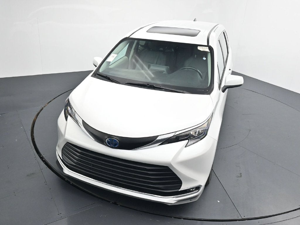 2024 Toyota Sienna XLE 8 Passenger