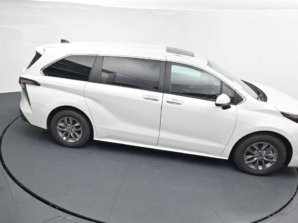 2024 Toyota Sienna XLE 8 Passenger