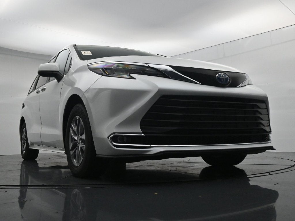 2024 Toyota Sienna XLE 8 Passenger