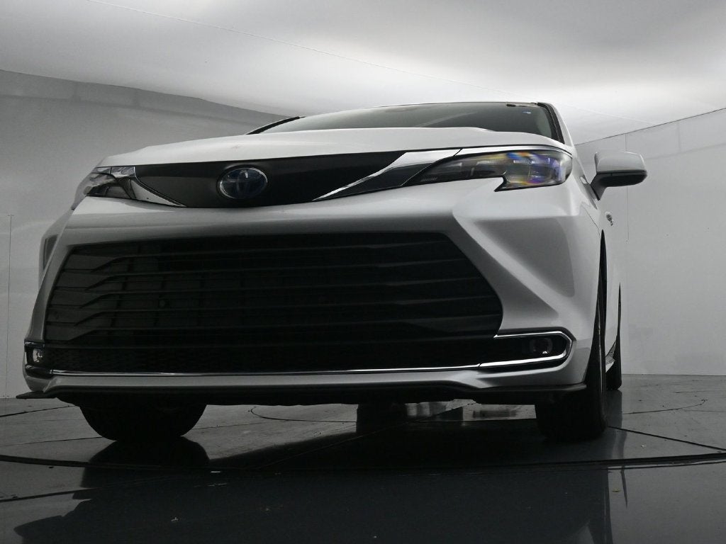 2024 Toyota Sienna XLE 8 Passenger
