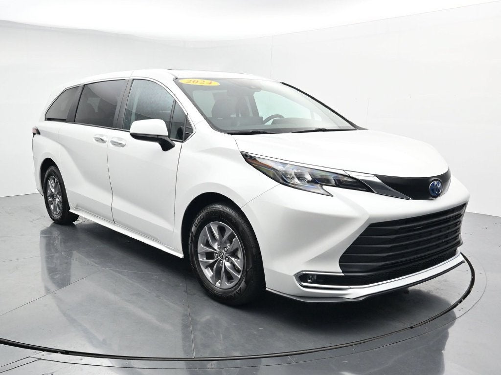 2024 Toyota Sienna XLE 8 Passenger