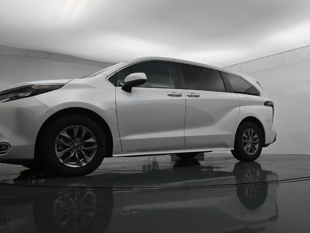 2024 Toyota Sienna XLE 8 Passenger
