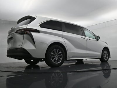 2024 Toyota Sienna XLE 8 Passenger