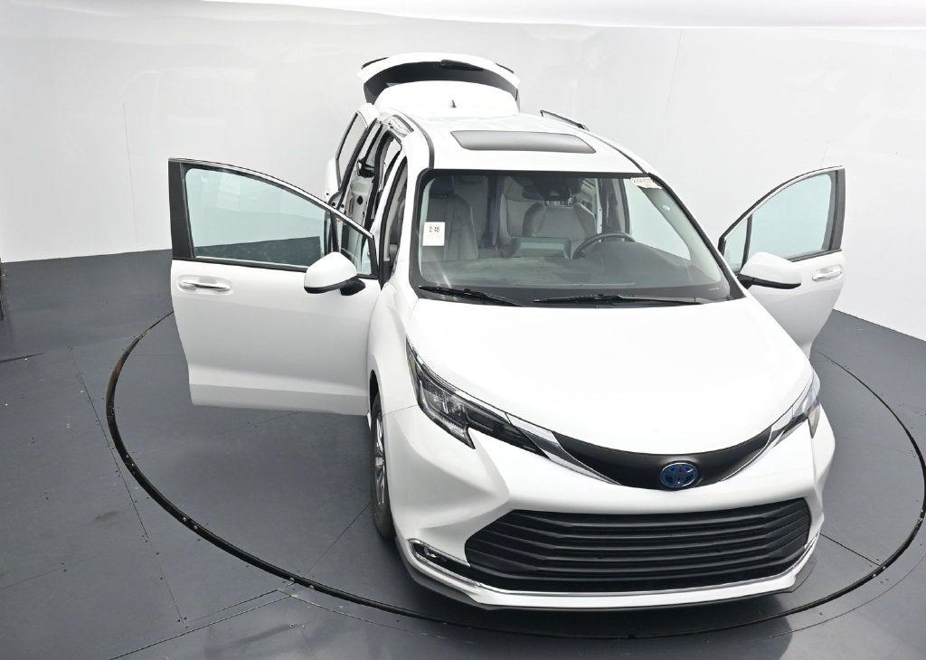 2024 Toyota Sienna XLE 8 Passenger
