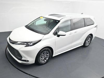 2024 Toyota Sienna XLE 8 Passenger