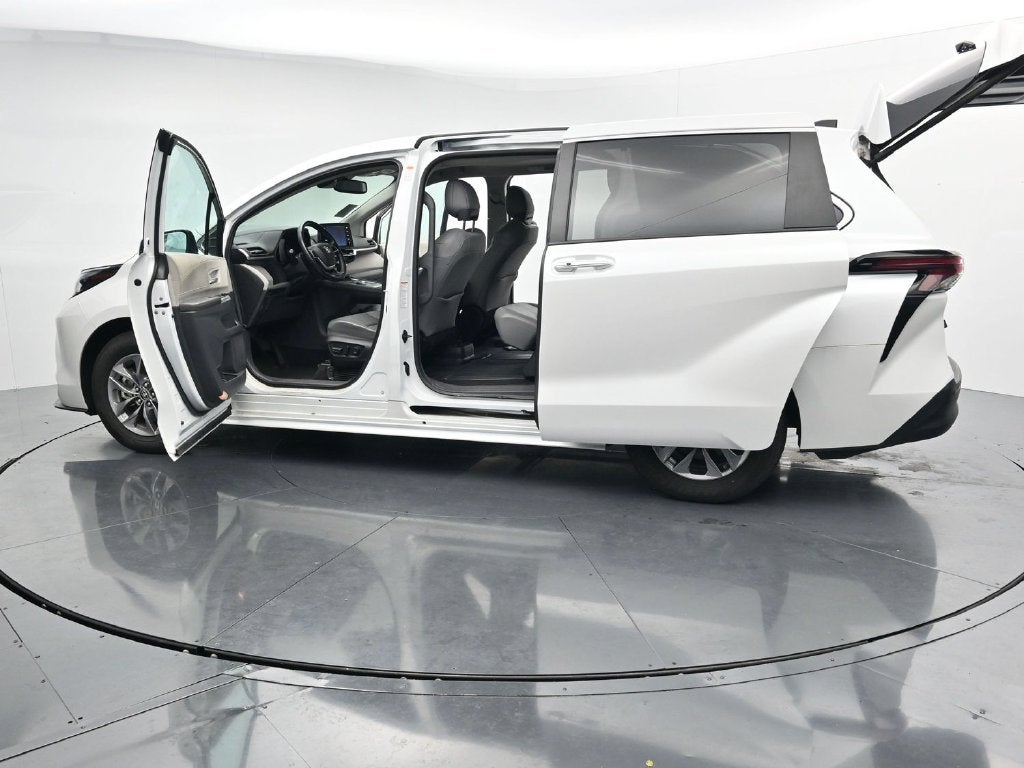 2024 Toyota Sienna XLE 8 Passenger