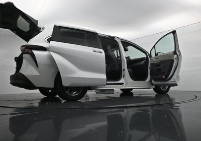 2024 Toyota Sienna XLE 8 Passenger
