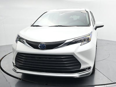 2024 Toyota Sienna XLE 8 Passenger
