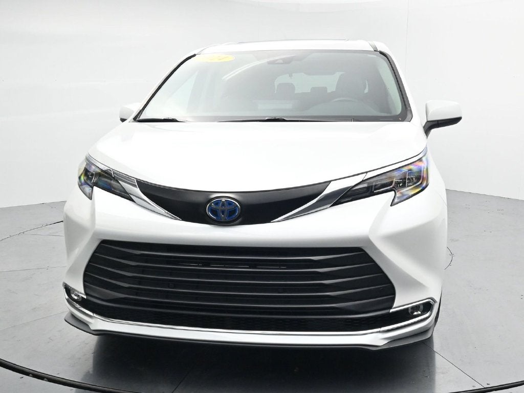 2024 Toyota Sienna XLE 8 Passenger