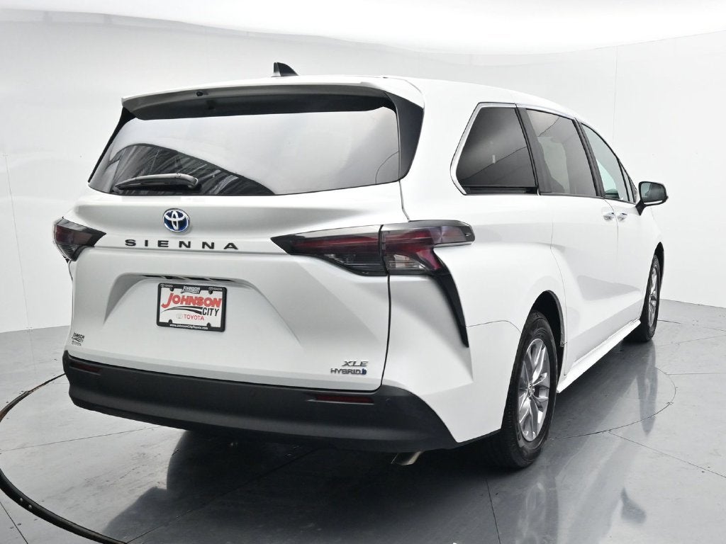 2024 Toyota Sienna XLE 8 Passenger