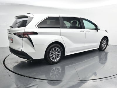 2024 Toyota Sienna XLE 8 Passenger