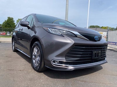 2023 Toyota Sienna XLE 8 Passenger