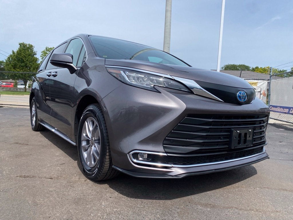 2023 Toyota Sienna XLE 8 Passenger