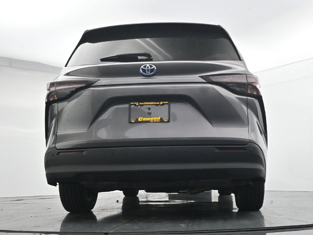2023 Toyota Sienna XLE 8 Passenger