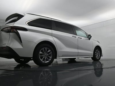 2024 Toyota Sienna XLE 8 Passenger
