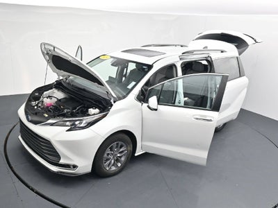 2024 Toyota Sienna XLE 8 Passenger