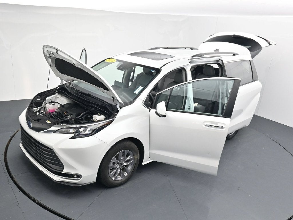 2024 Toyota Sienna XLE 8 Passenger