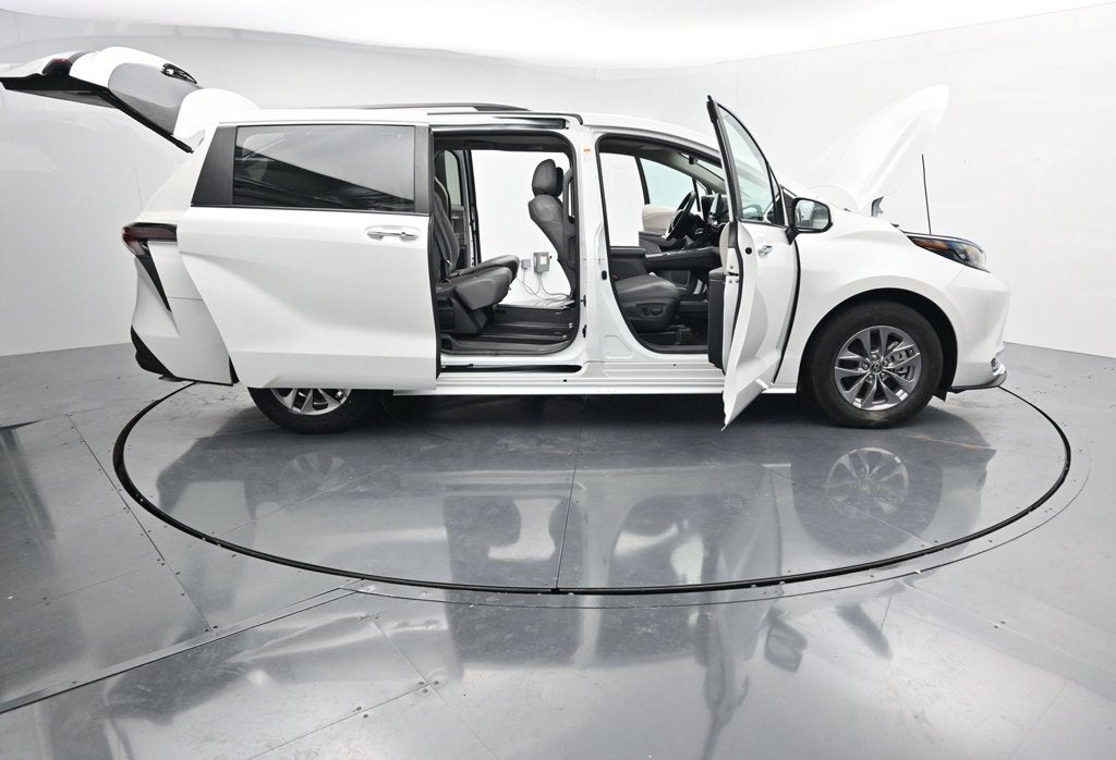 2024 Toyota Sienna XLE 8 Passenger