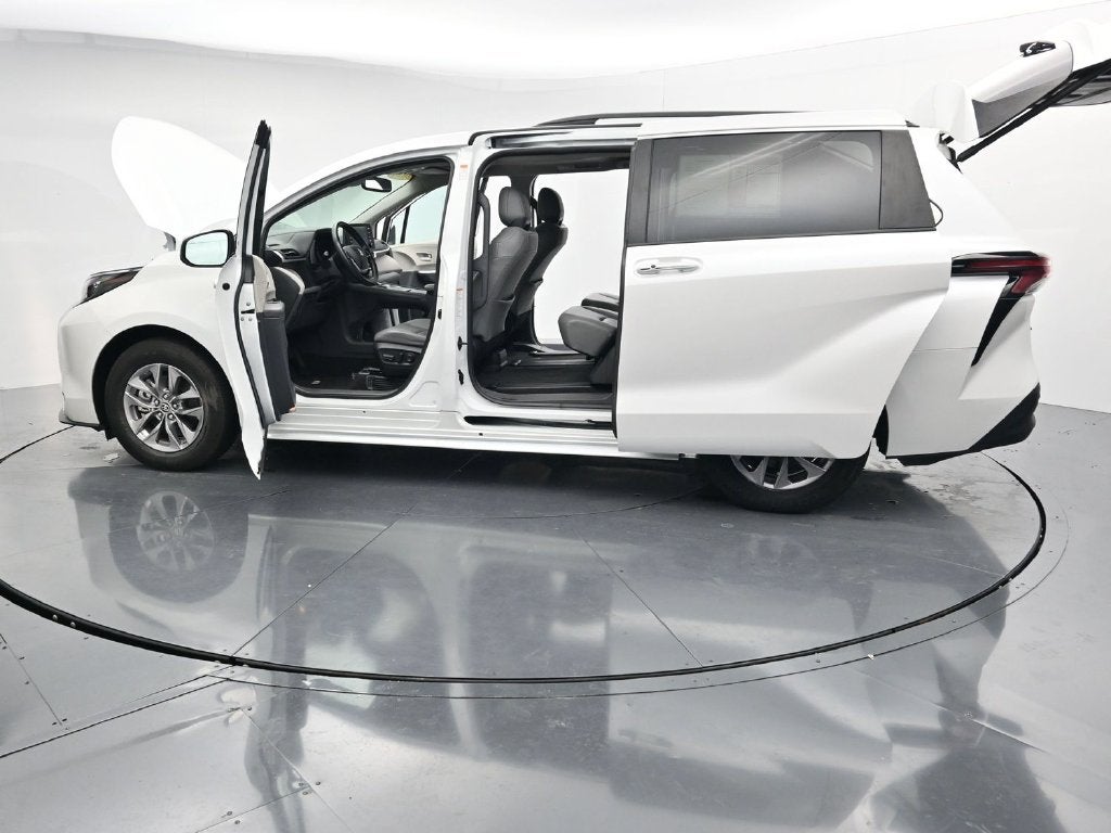 2024 Toyota Sienna XLE 8 Passenger